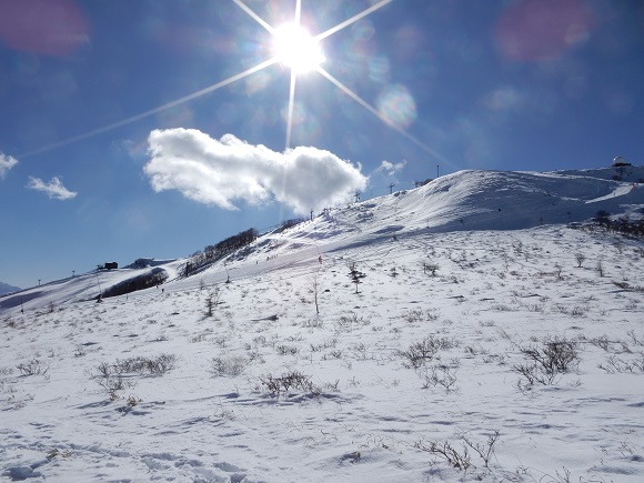 快晴の空と雪山