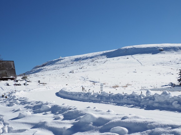 青空と雪山